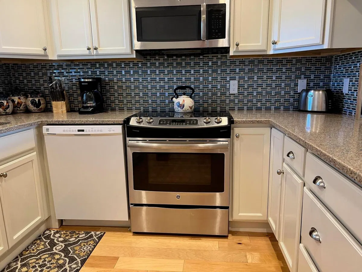Unit 308 photo 10