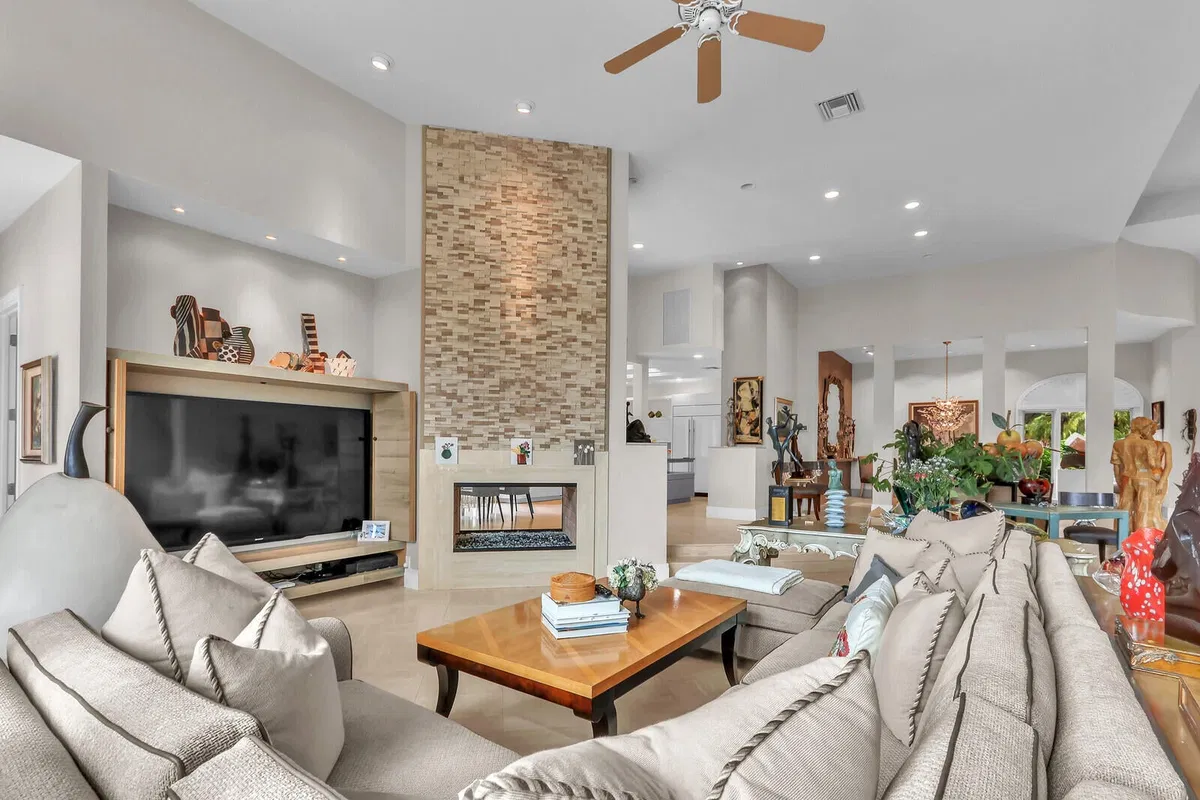 Frenchman's Creek Residence photo 25
