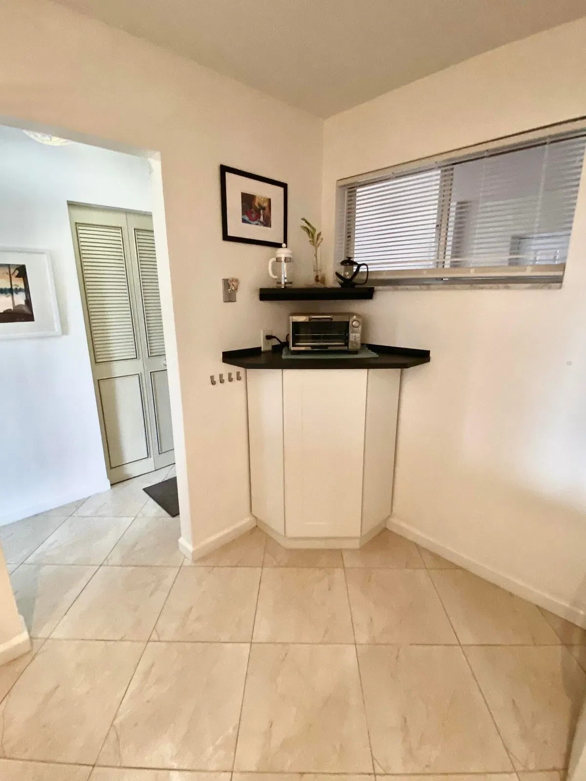Unit 204 photo 4
