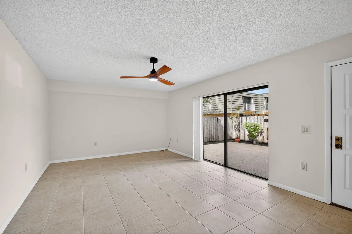  Residence photo 10