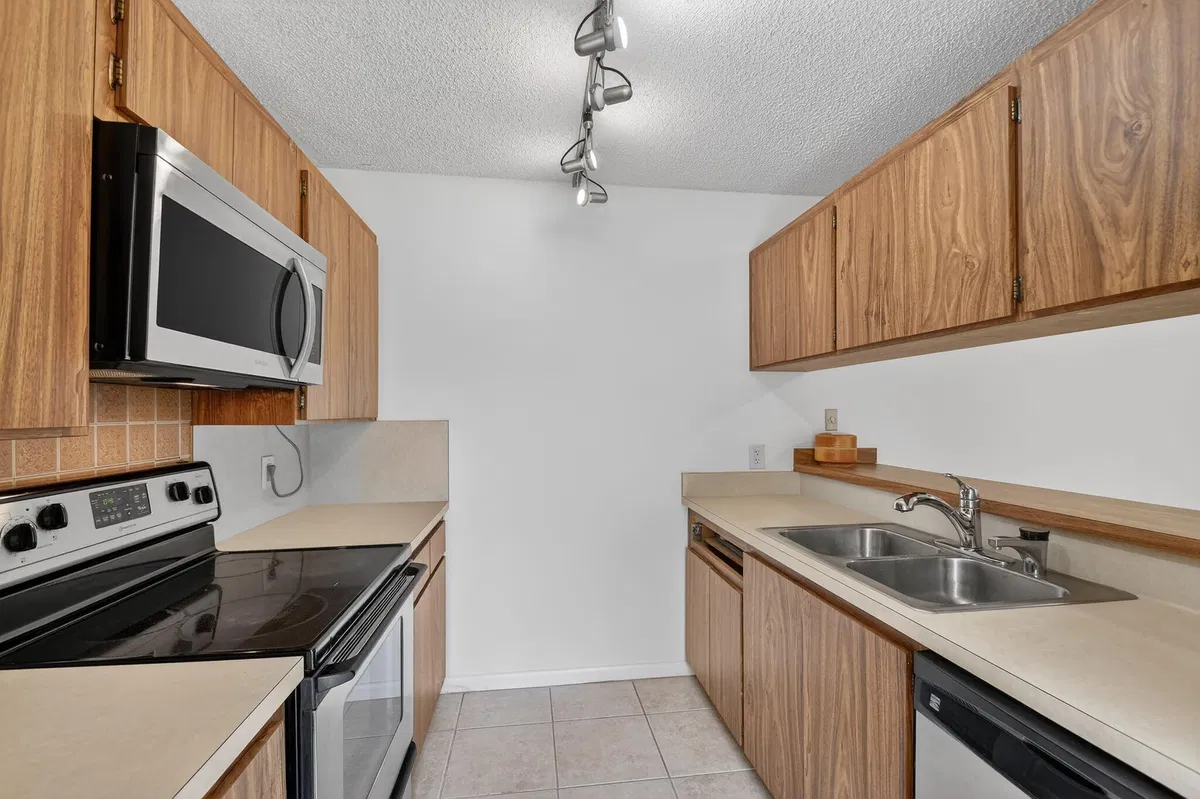  Residence photo 16