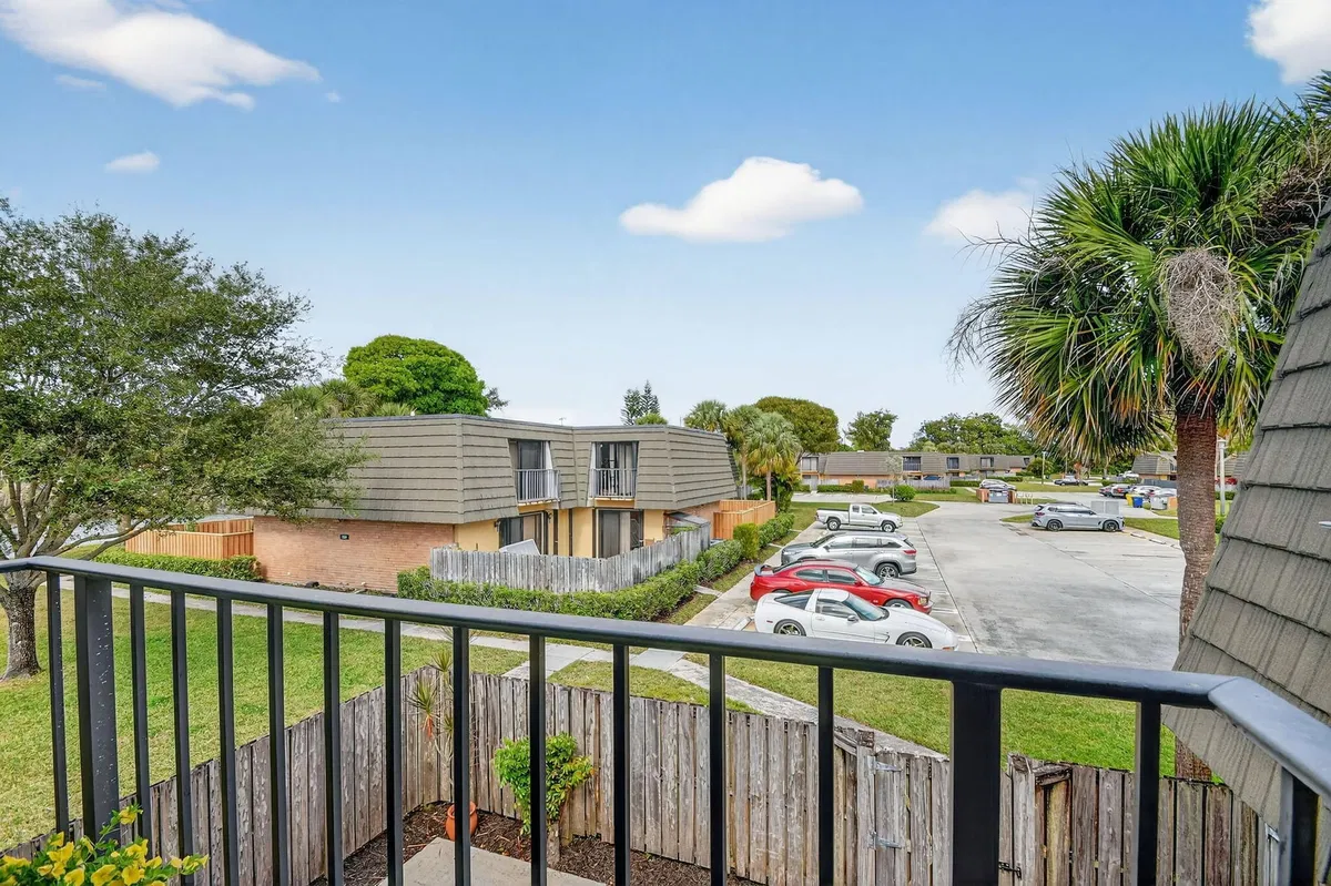  Residence photo 25