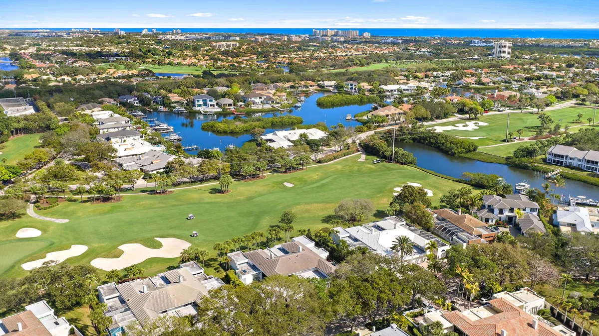 Admirals Cove Residence photo 25