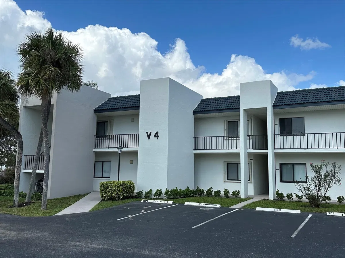 Unit 104 photo 19
