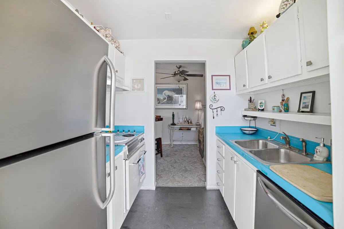 Unit 207 photo 7