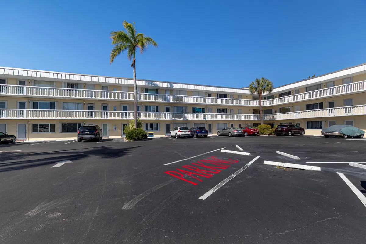 Unit 207 photo 19