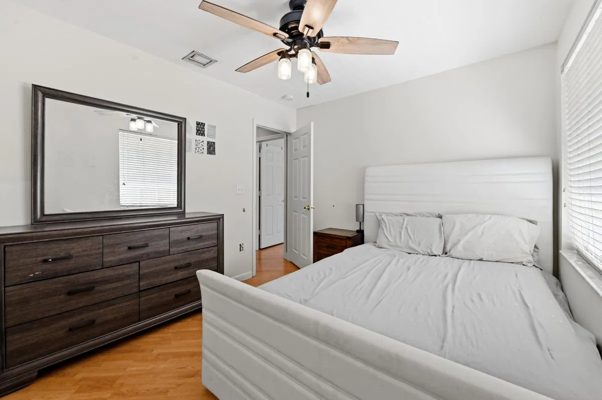 Residence photo 16