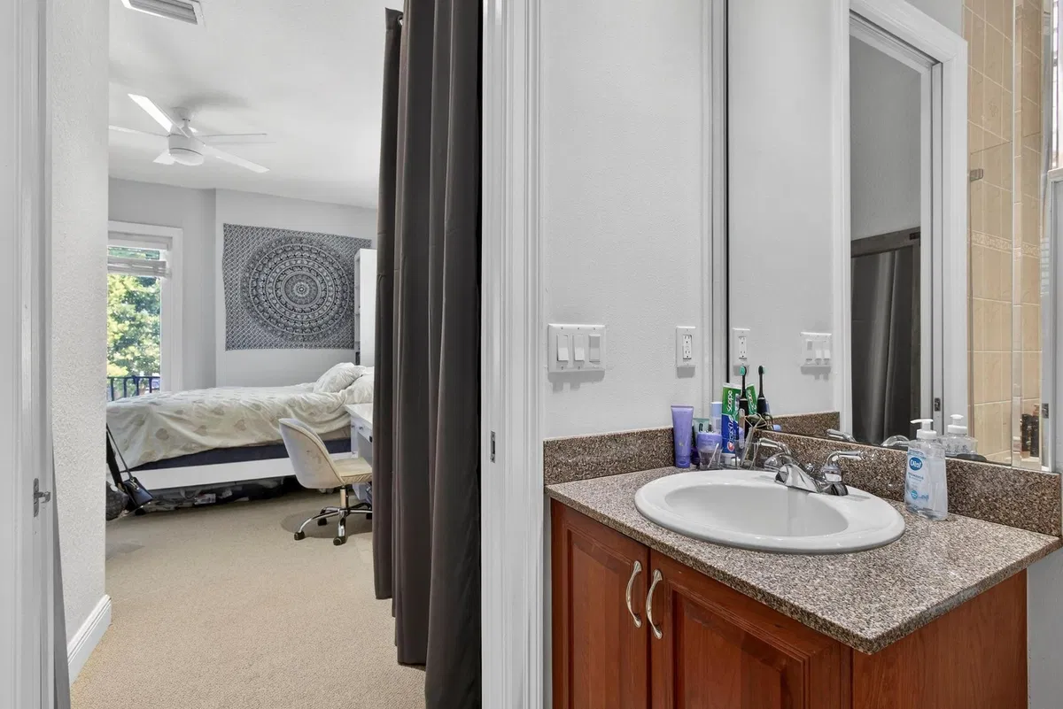  Residence photo 52
