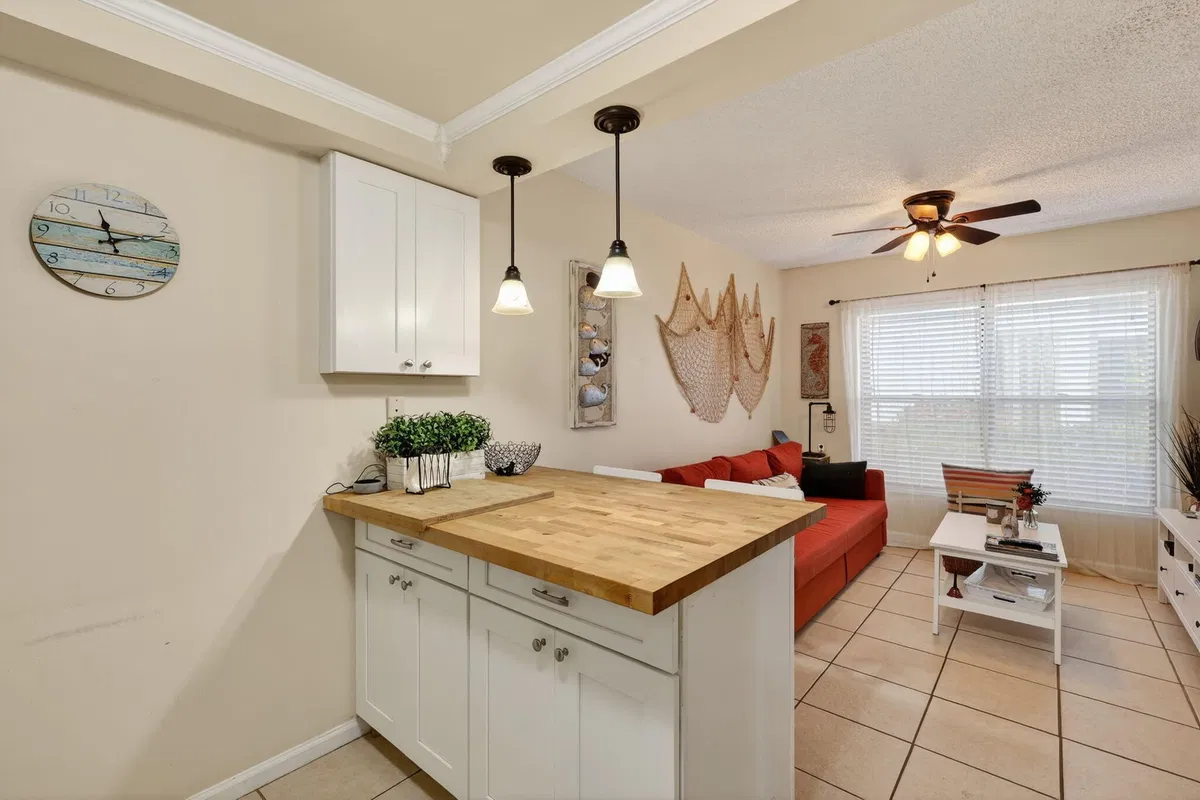 Unit 603 photo 7