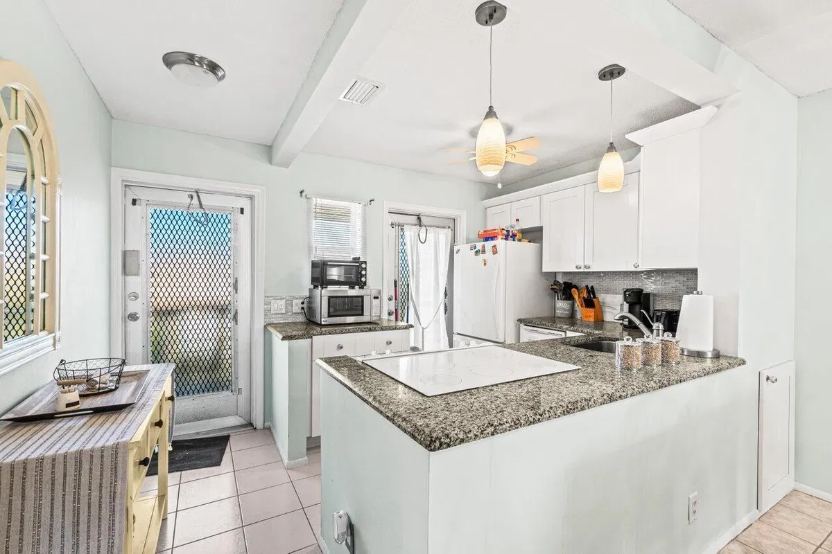 Unit 202 photo 10