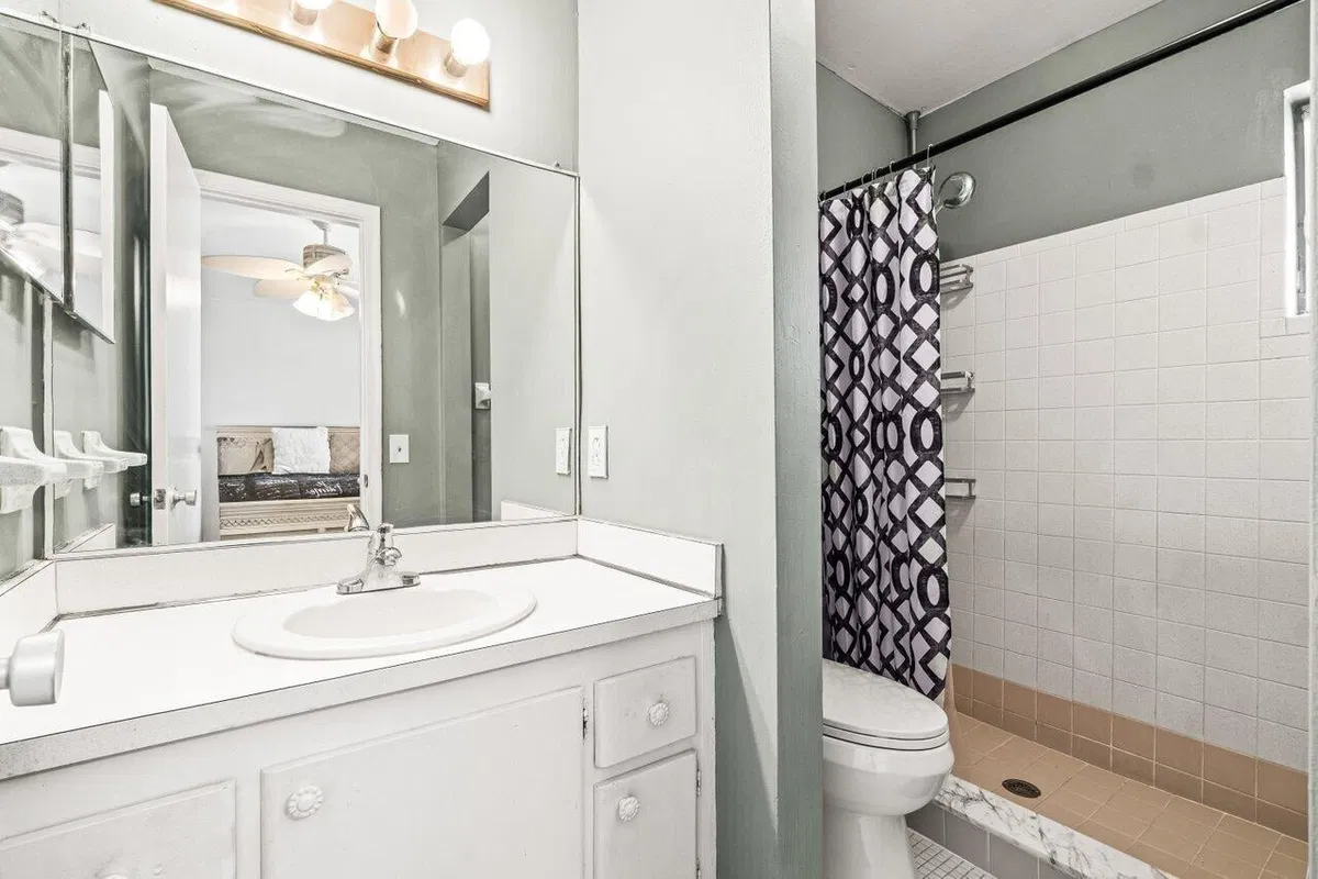 Unit 202 photo 25