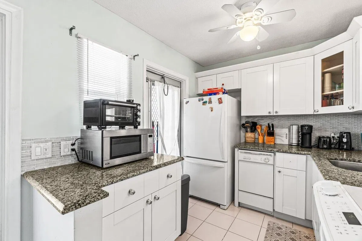 Unit 202 photo 7
