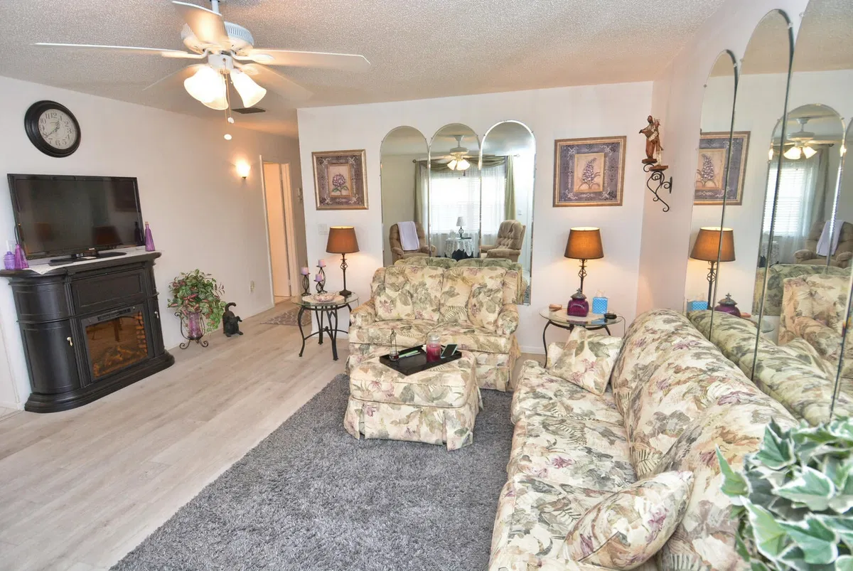 Unit 309 photo 4