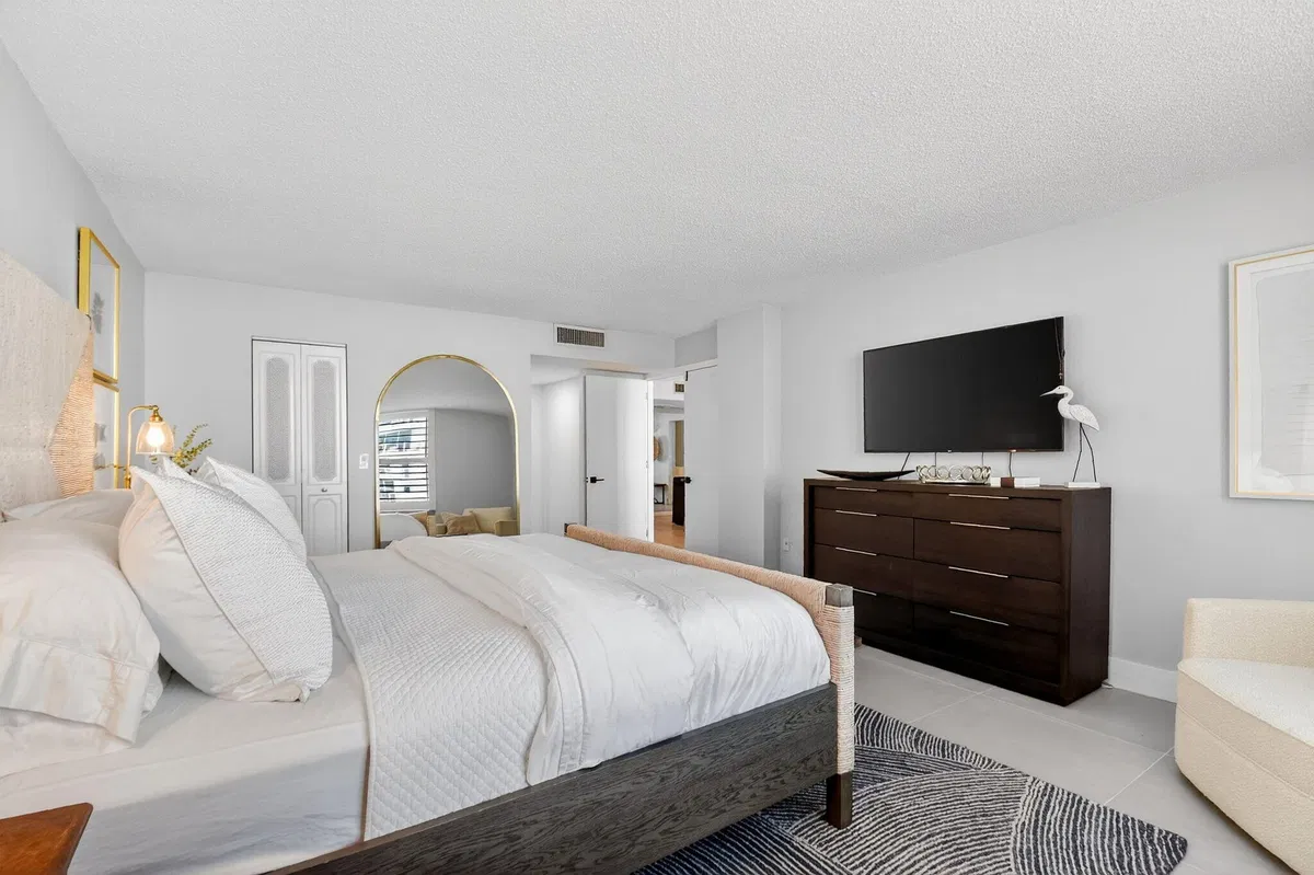 Unit 105 photo 19