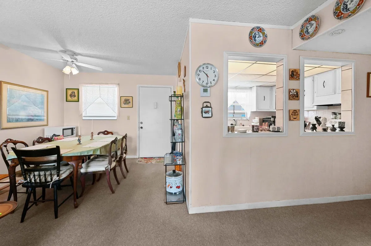 Unit 313 photo 4