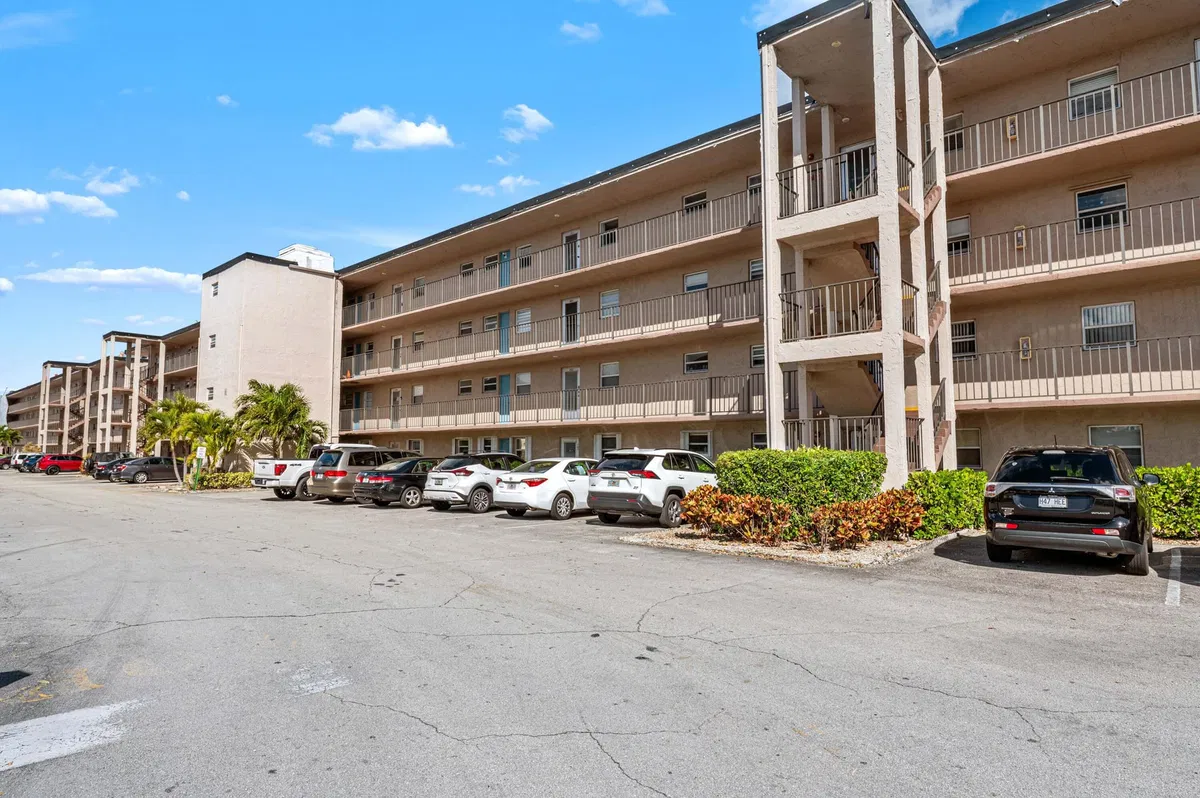 Unit 313 photo 25