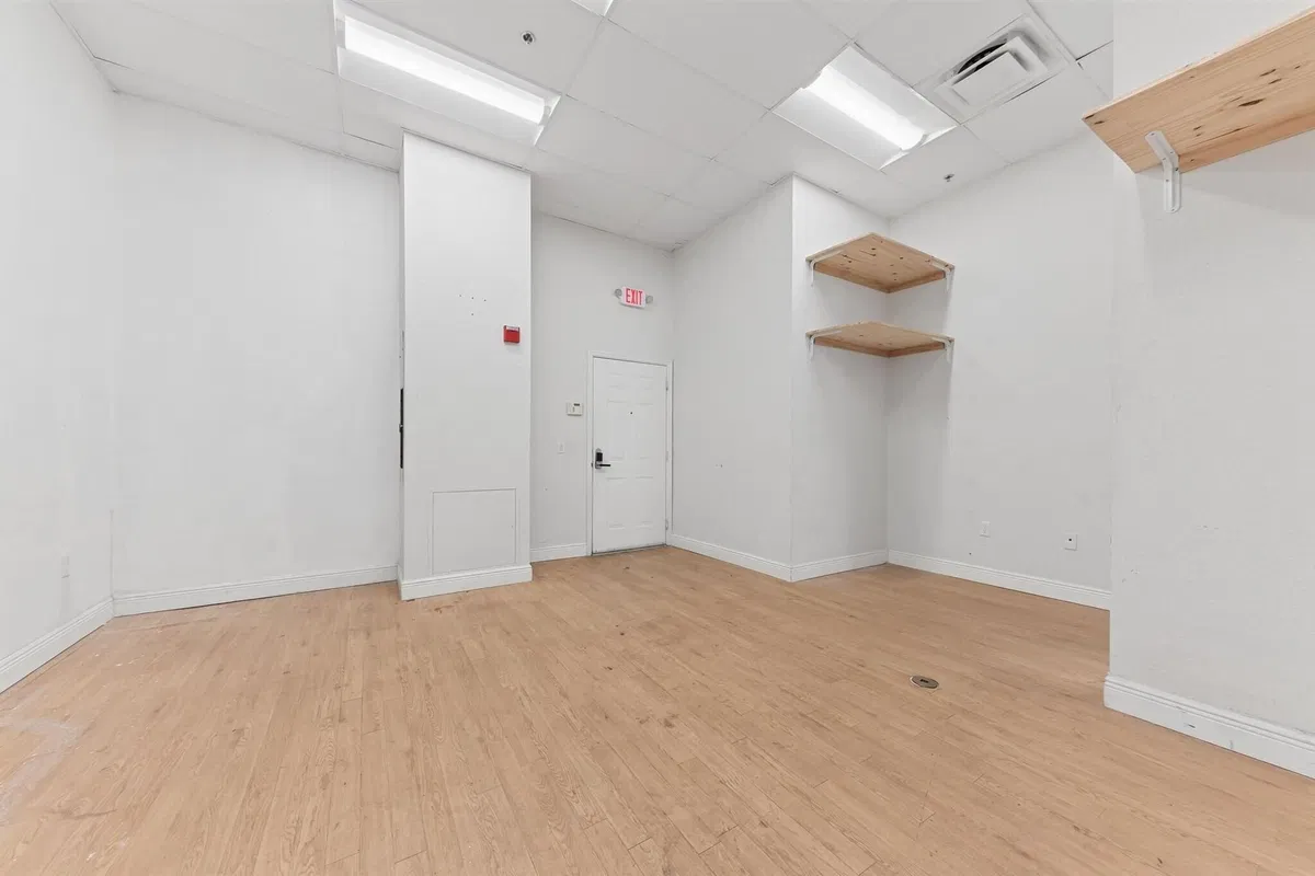 Unit 38-39 photo 10