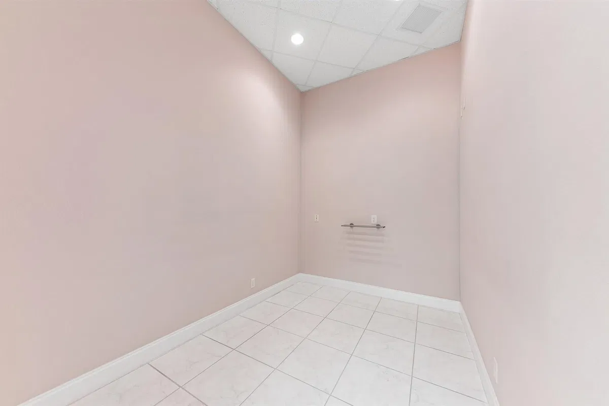 Unit 11-15 photo 10