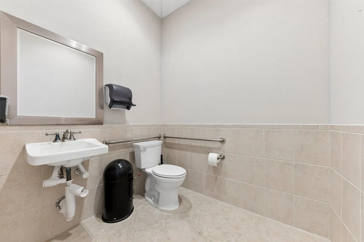 Unit 11-15 photo 16