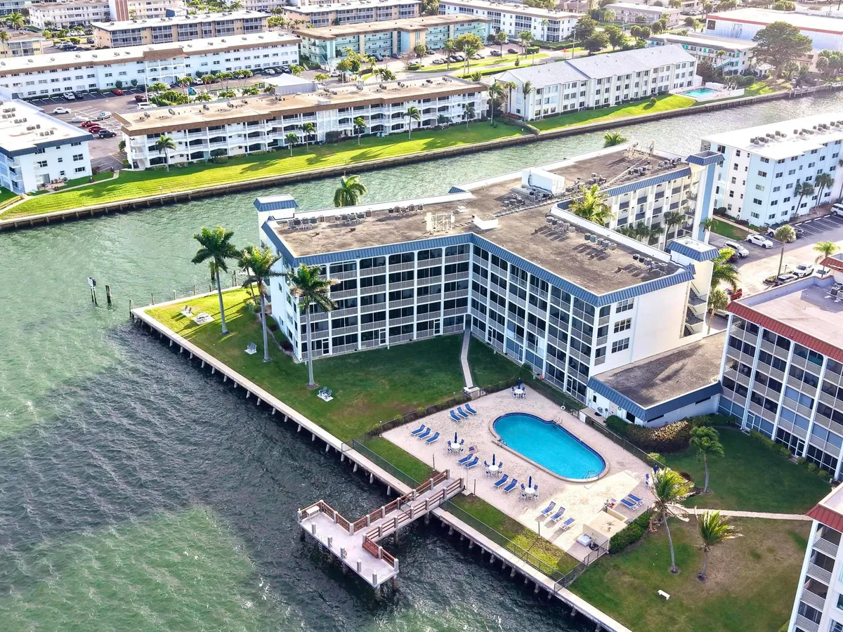 Paradise Harbour North Palm Beach Unit 304 photo 4