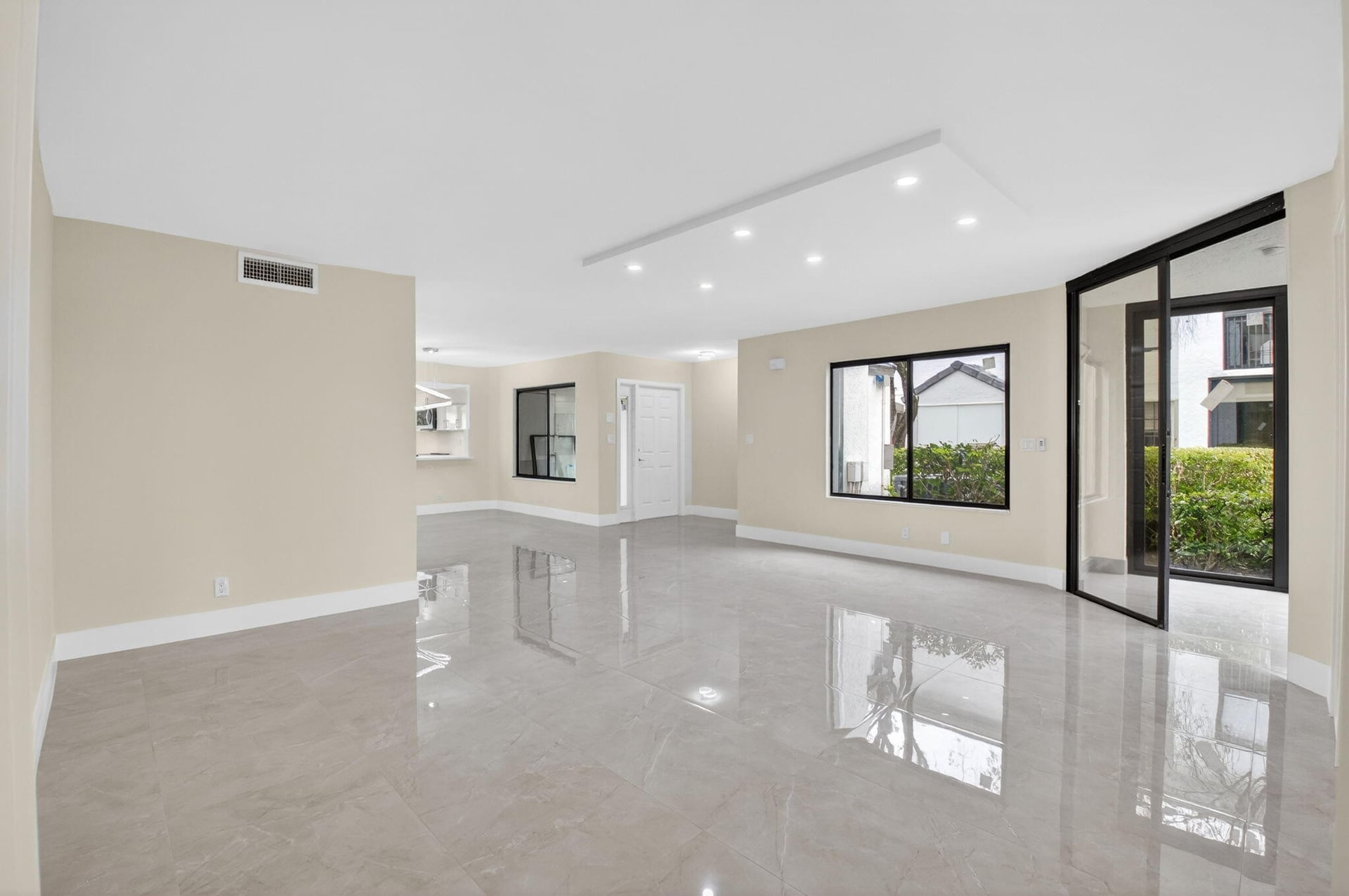 Unit 12501 photo 13