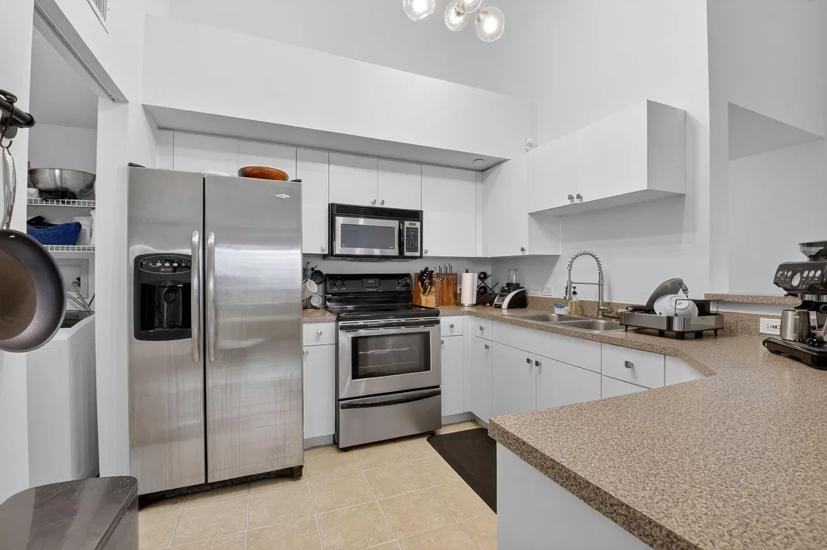 Unit 224 photo 4