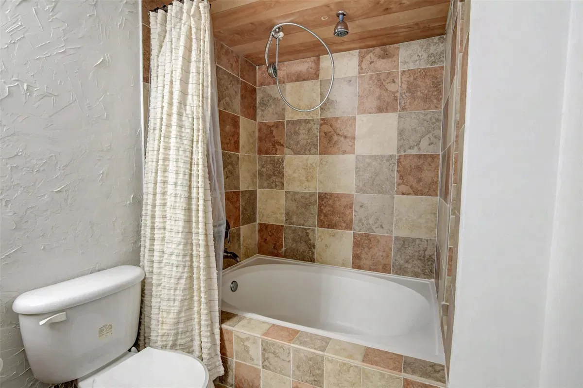 Unit 224 photo 37