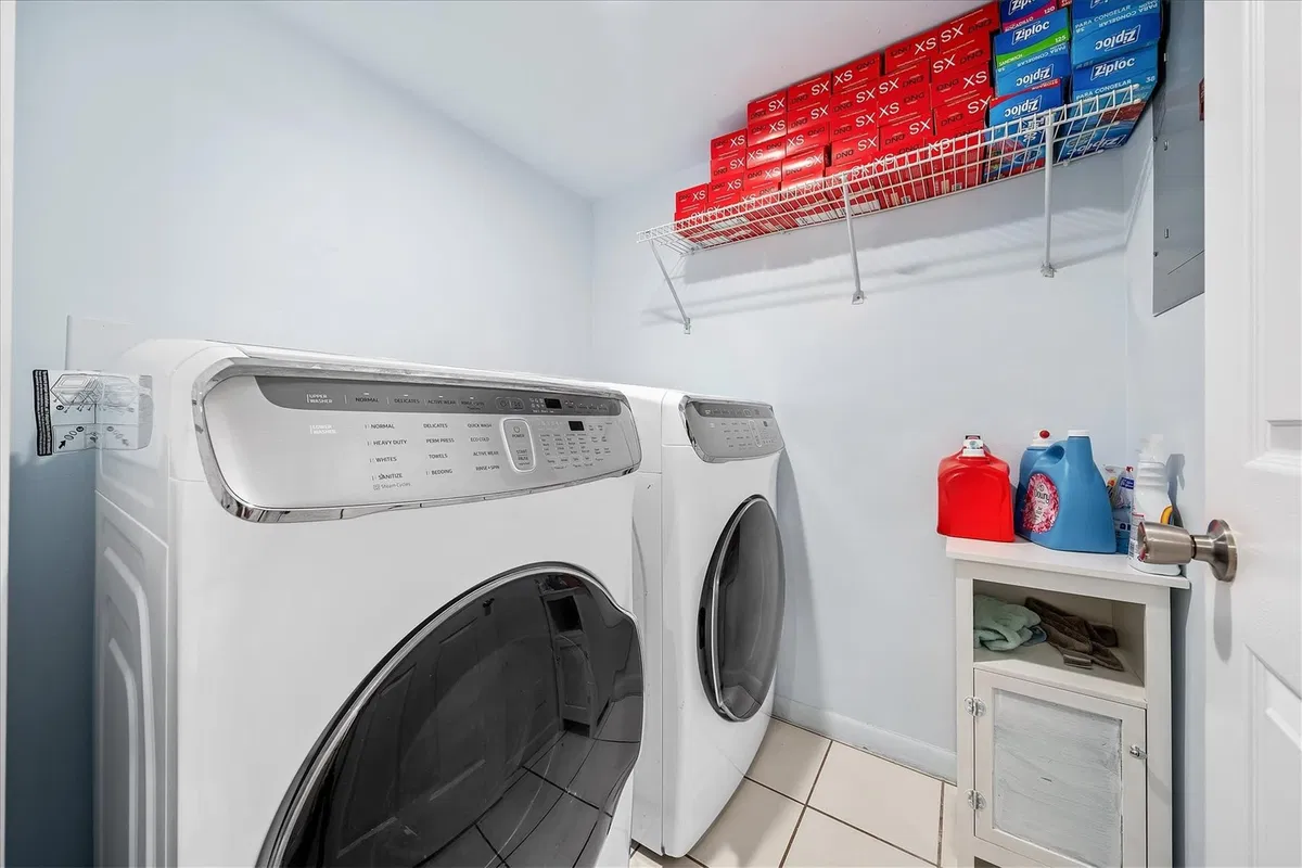 Unit B1 photo 25