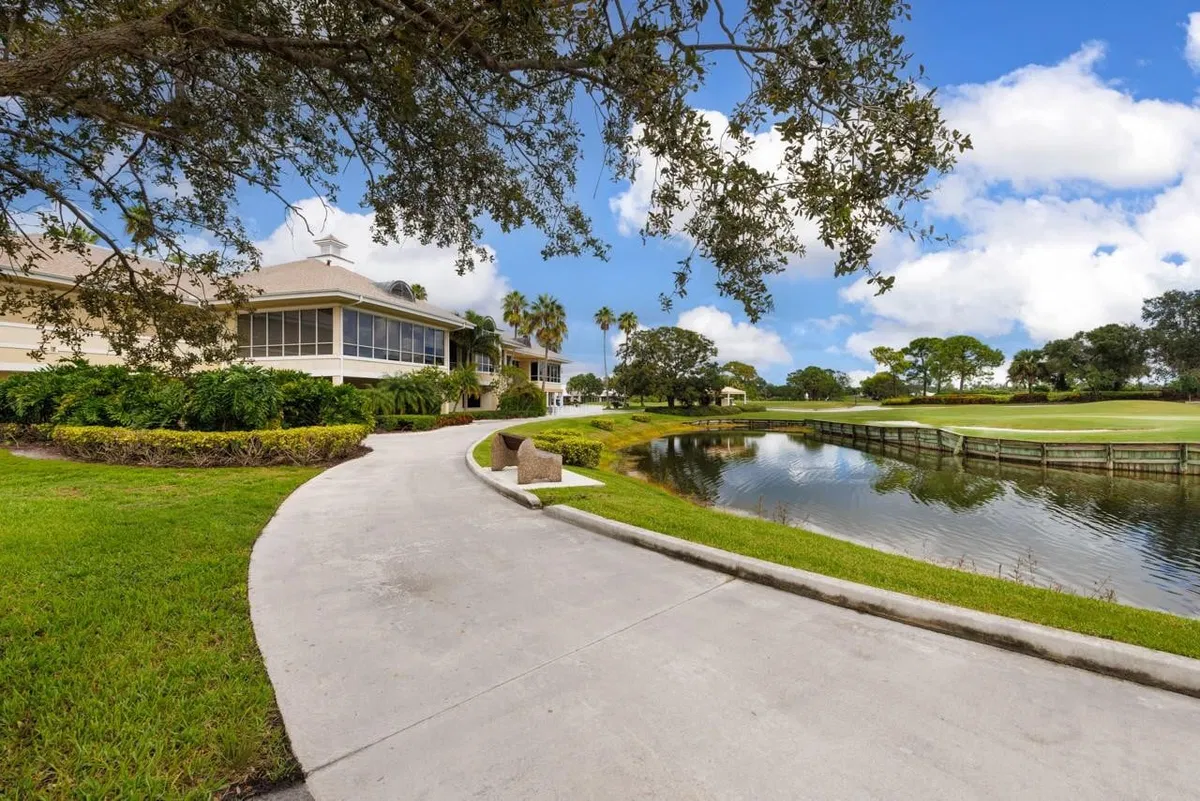 Monarch Country Club Residence photo 70