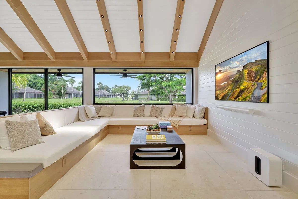 Pebblewood Residence photo 13