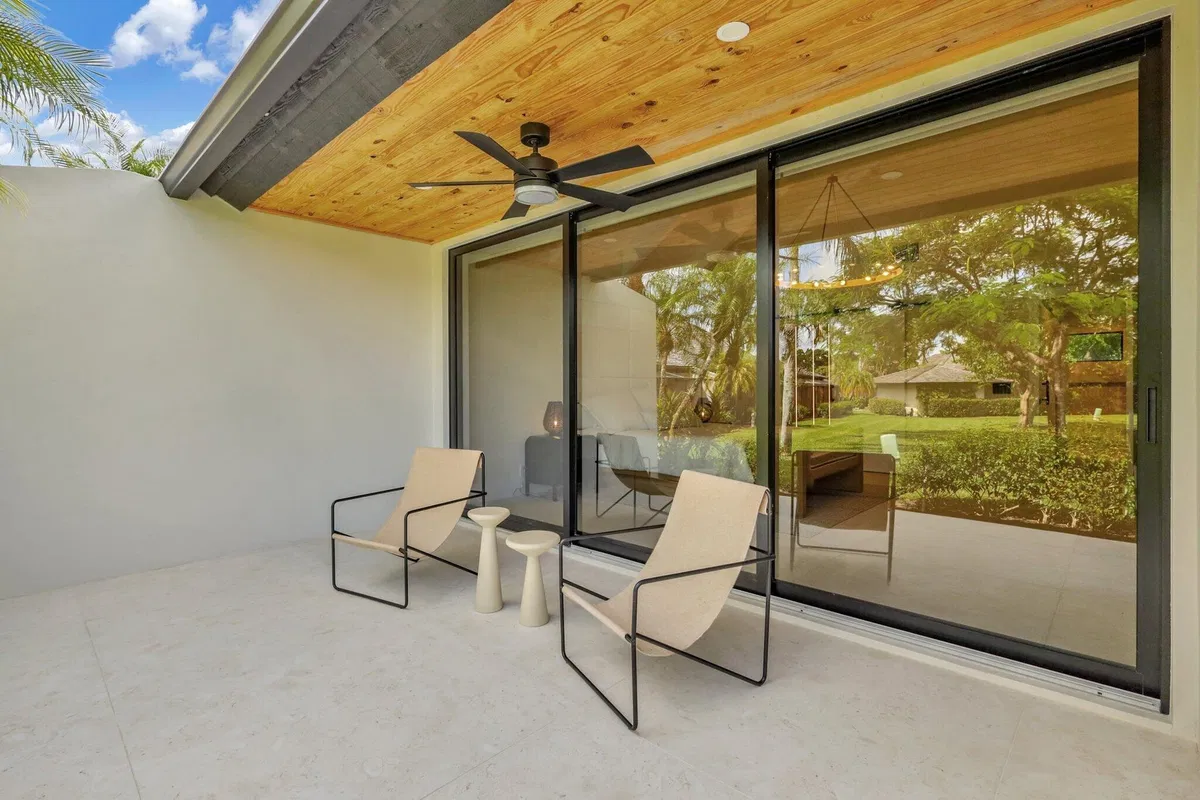 Pebblewood Residence photo 37