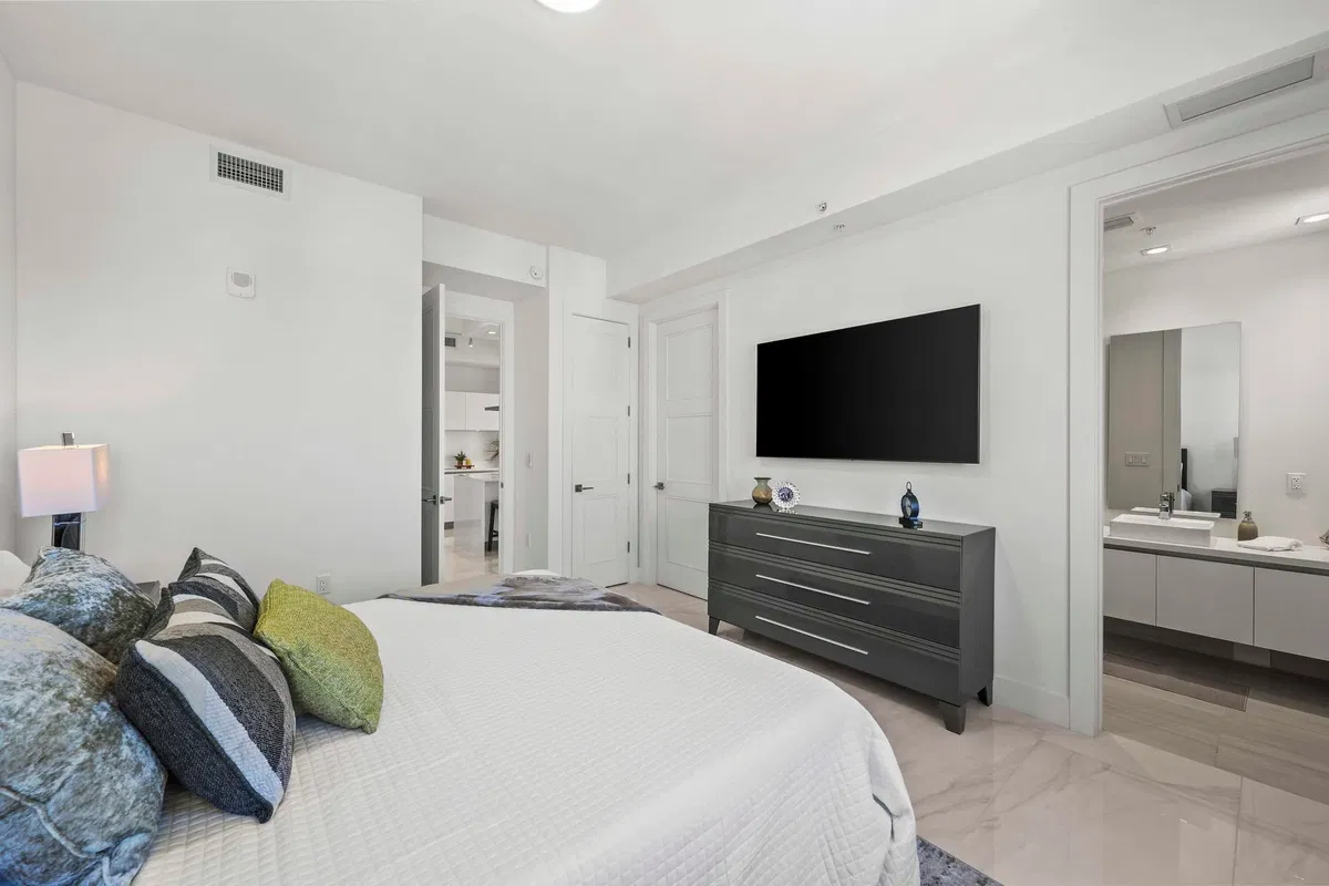 Tower 155 Unit 723 photo 19