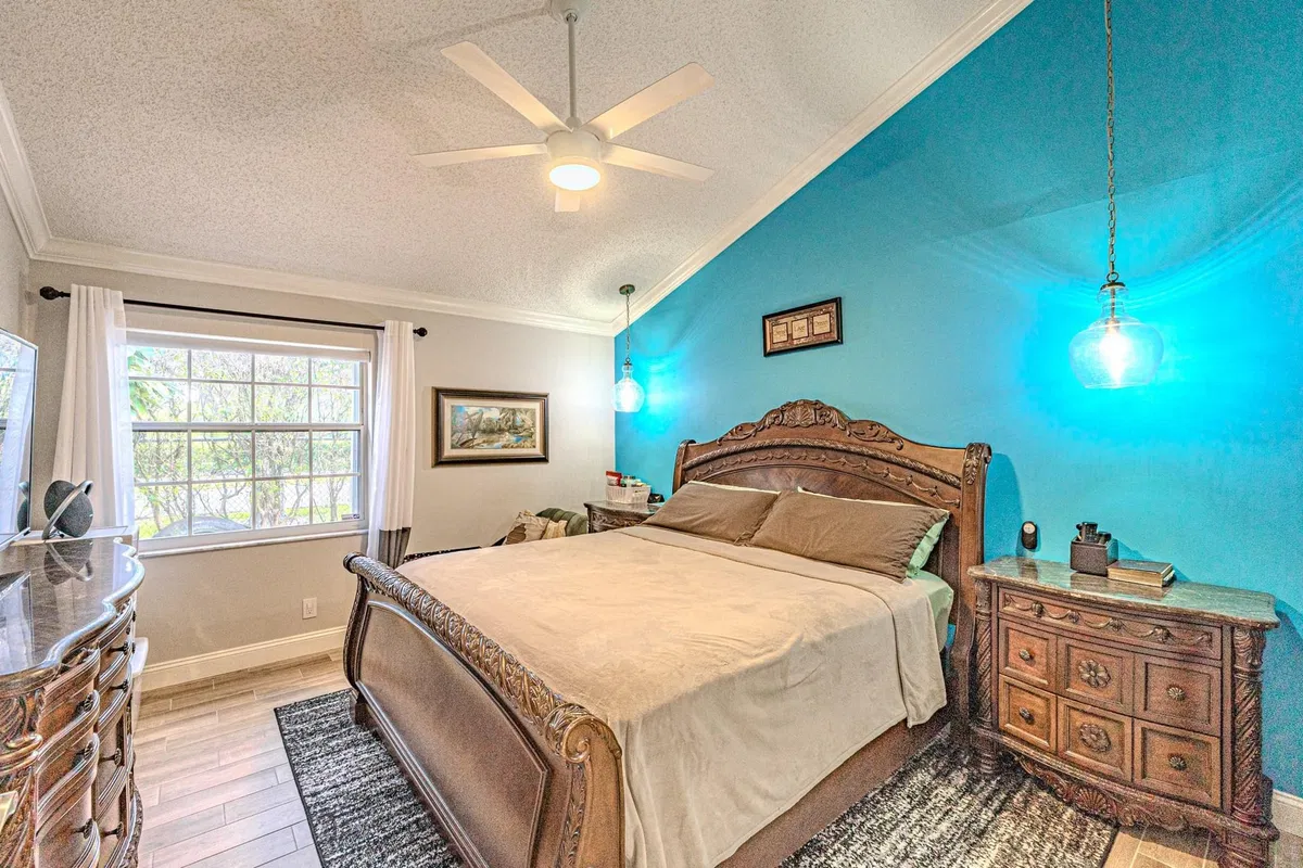 Unit 405 photo 16