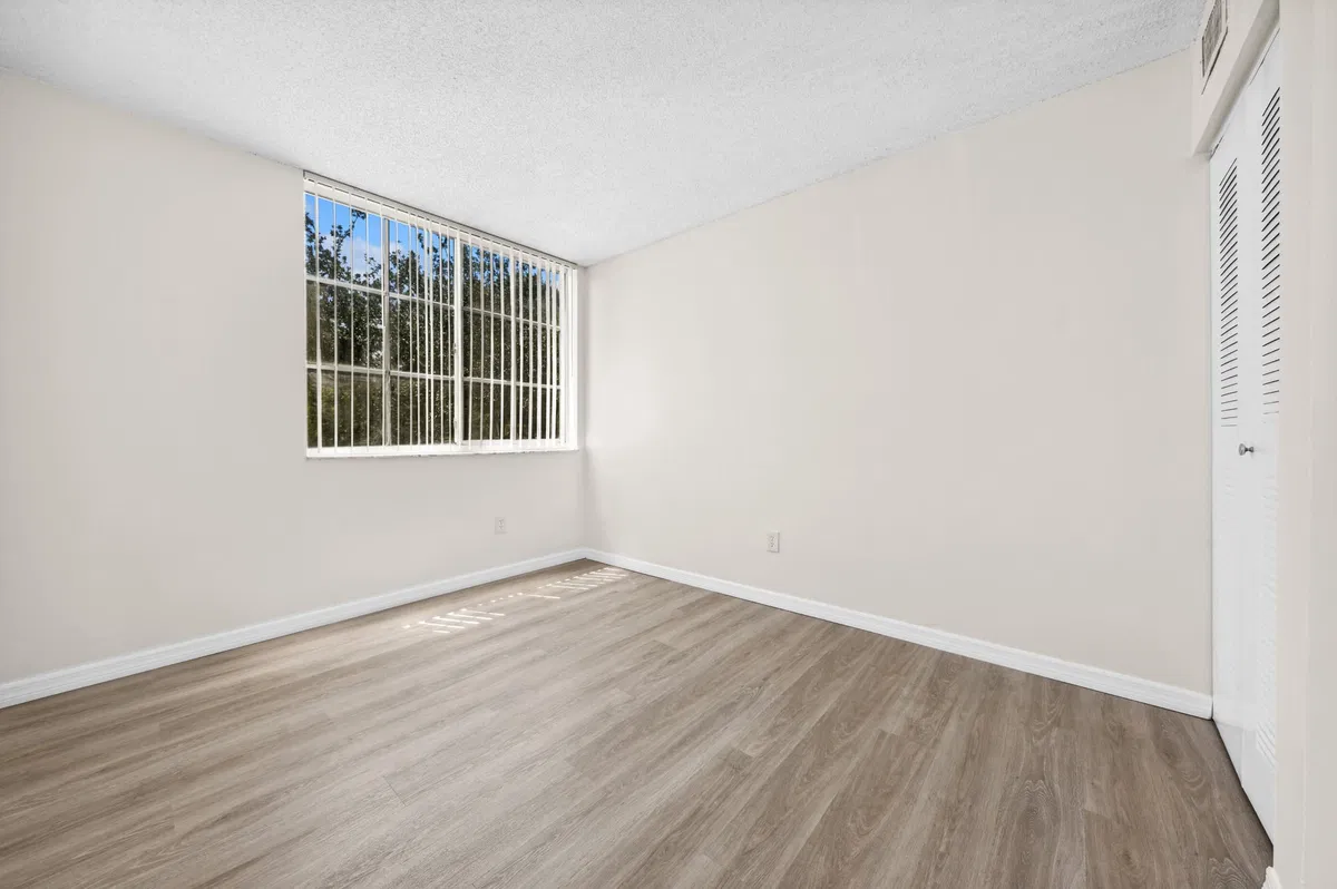 Unit 205 photo 7