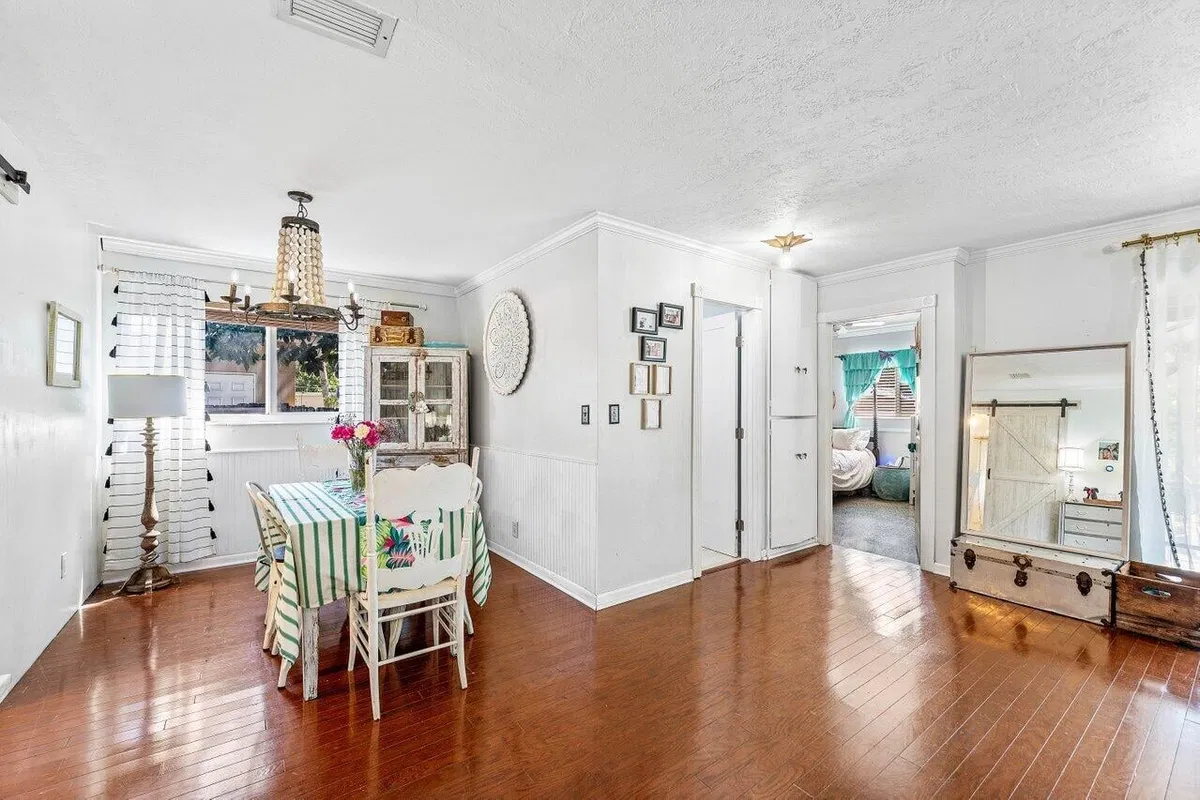  Residence photo 10