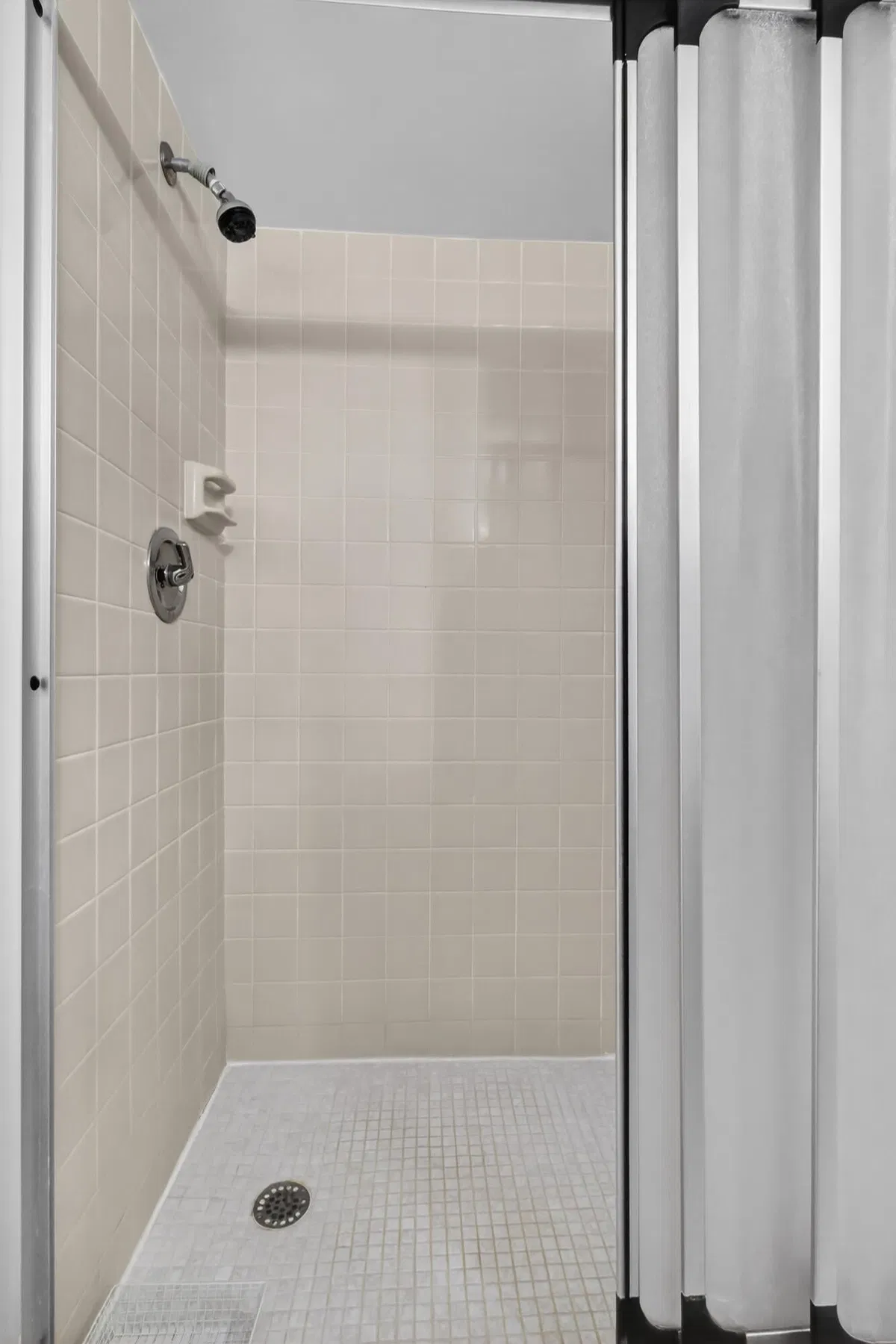  Unit 605 photo 25