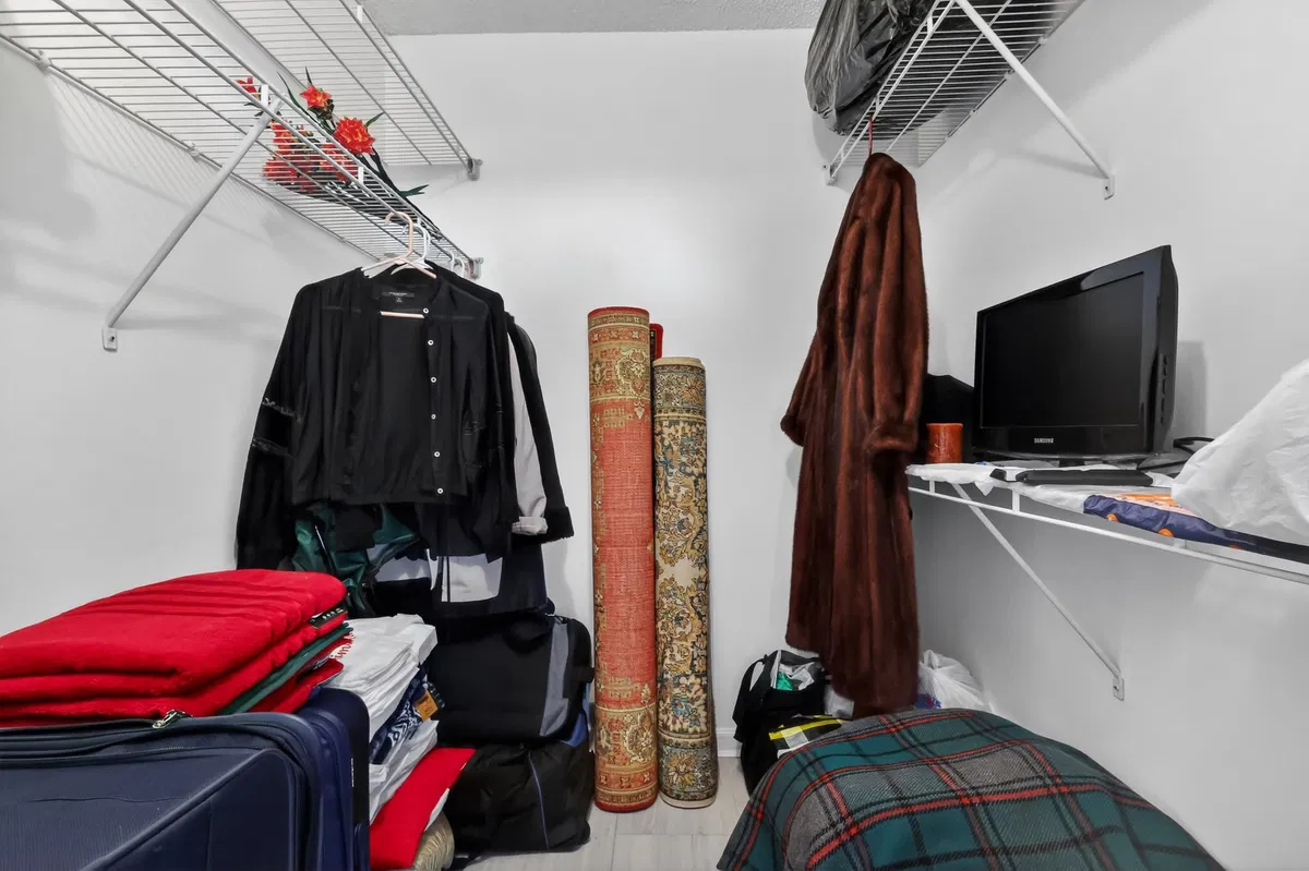  Unit 605 photo 28