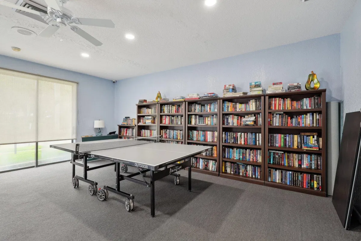  Unit 605 photo 34