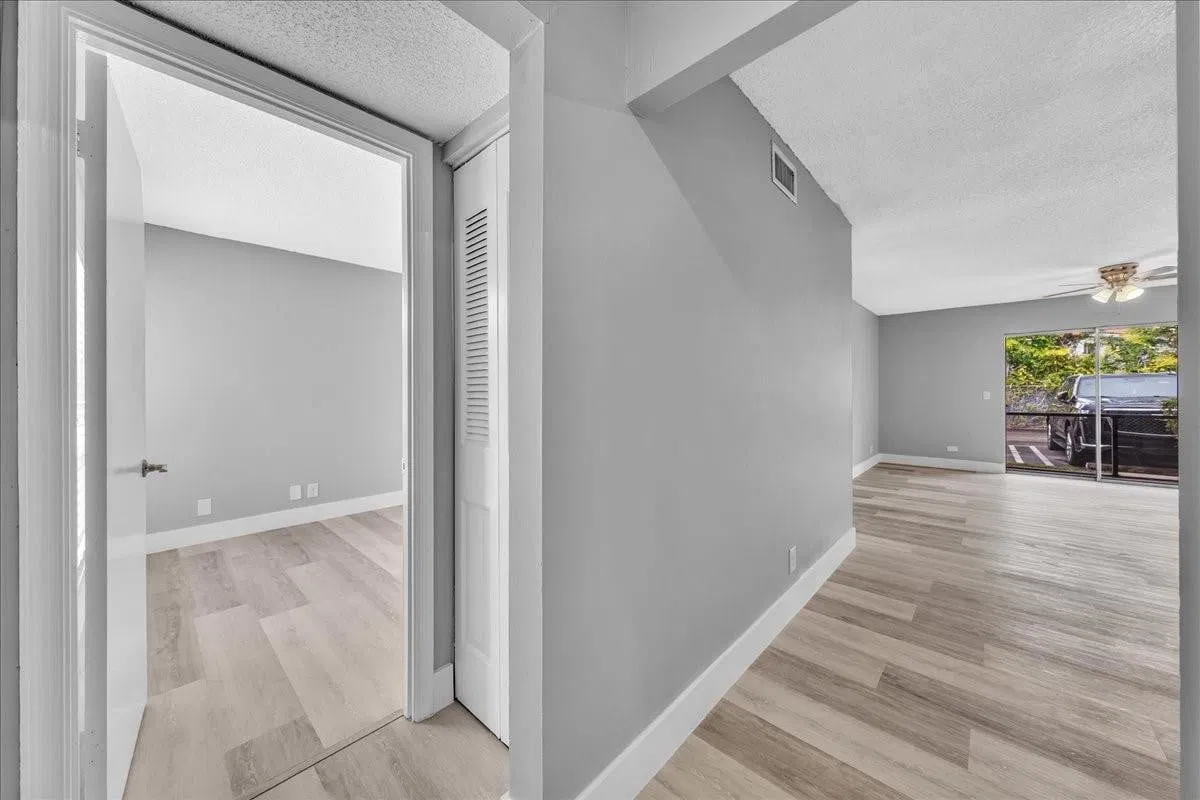  Unit C31 photo 19