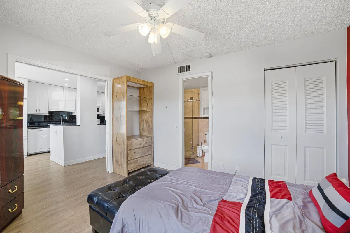 Unit 102 photo 22