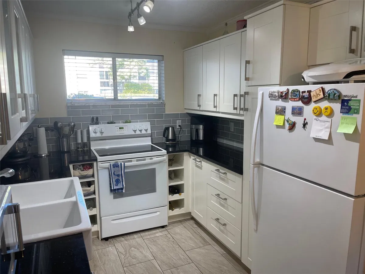 Unit 108 photo 10
