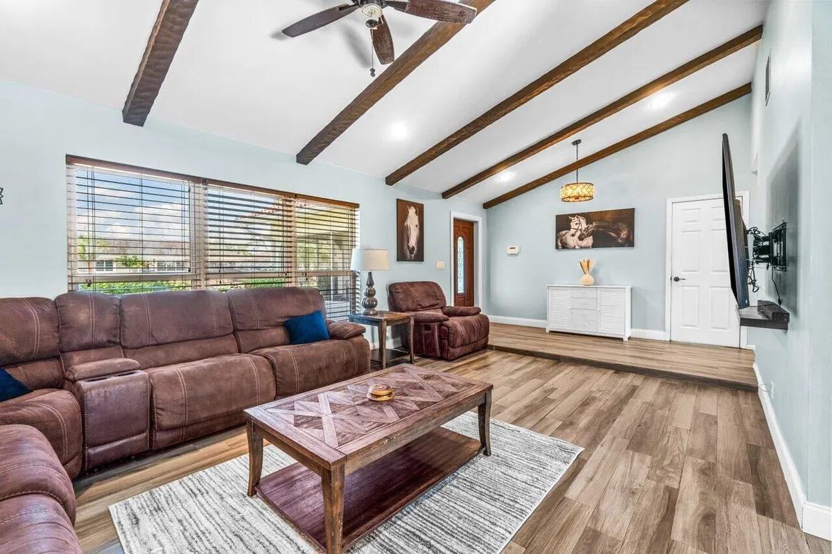 Residence photo 4