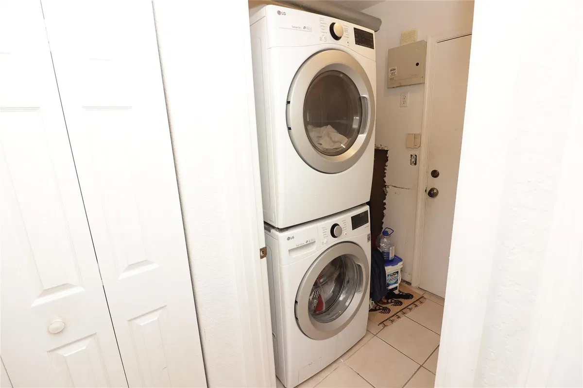 Residence photo 19