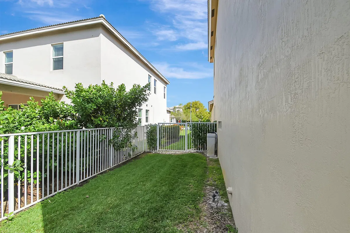 Residence photo 49