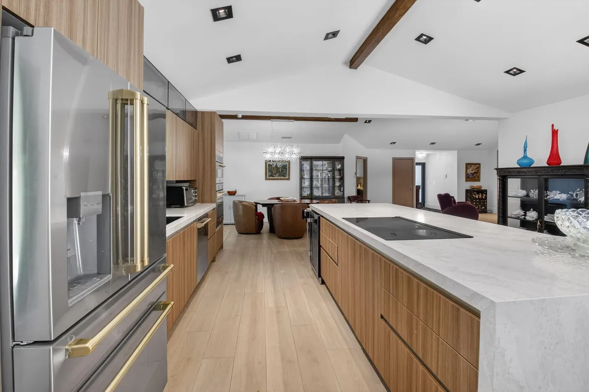Residence photo 16