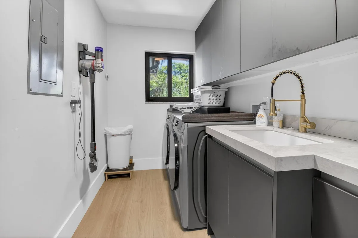 Residence photo 34