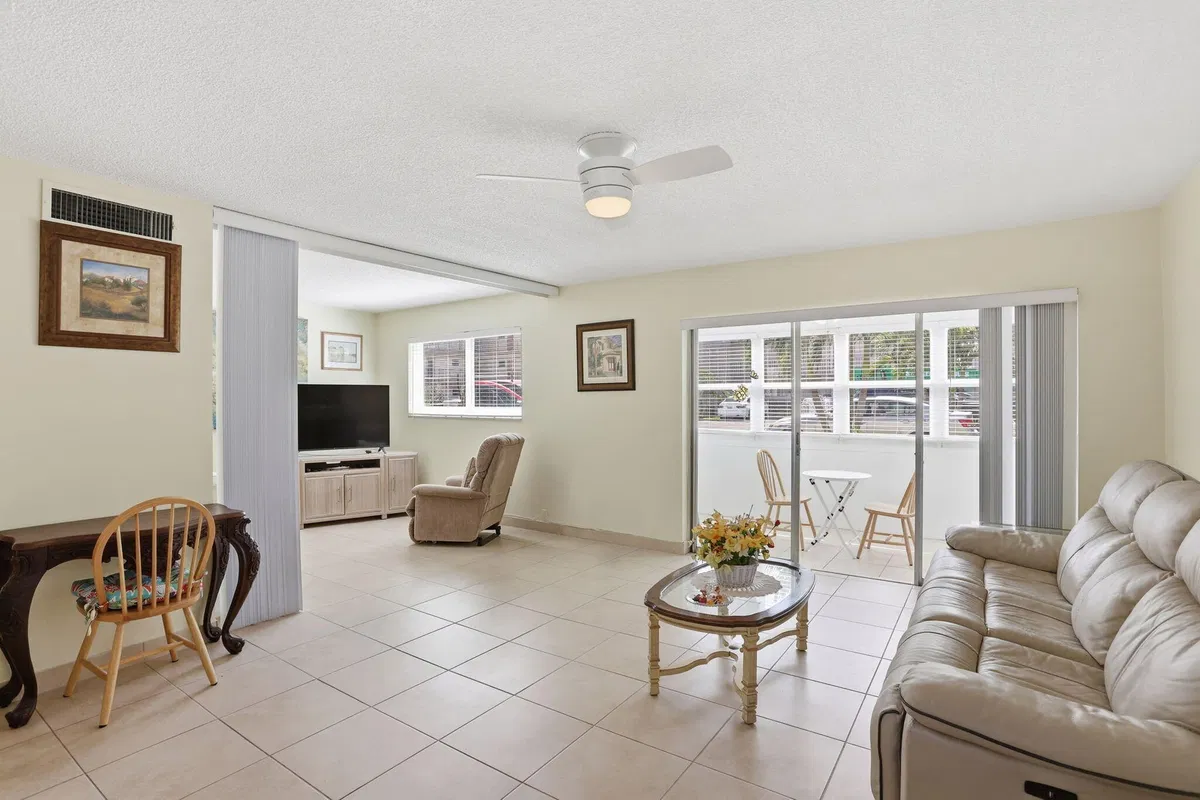 Unit 113 photo 4