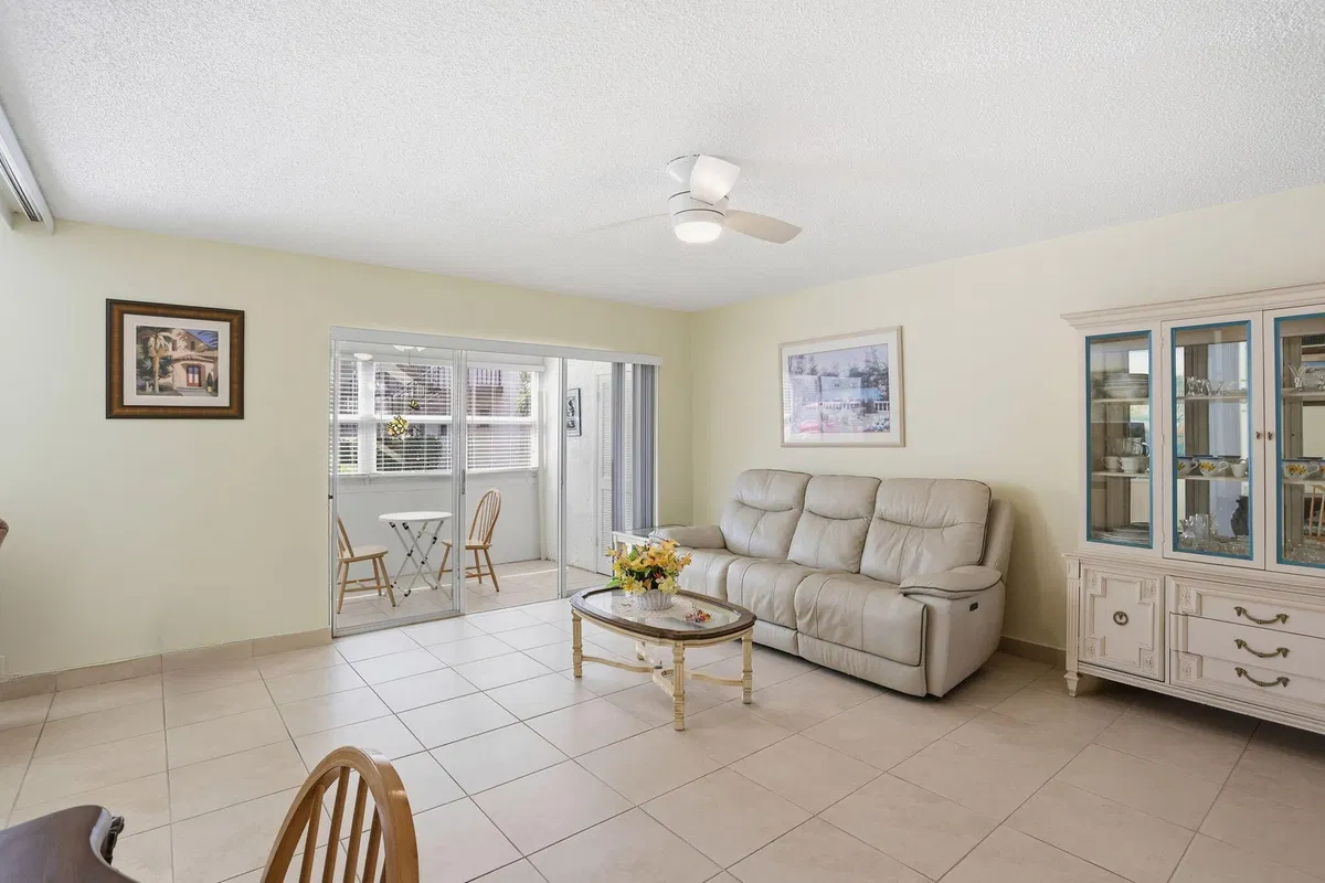Unit 113 photo 7