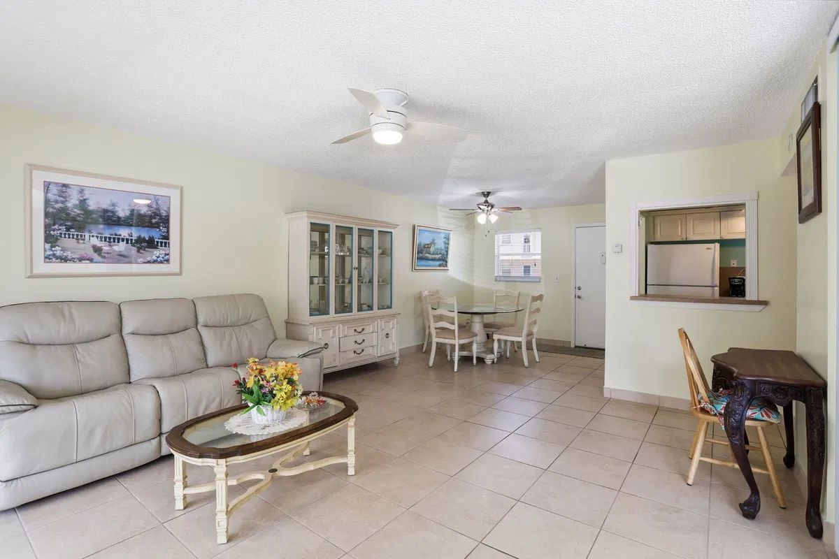 Unit 113 photo 10