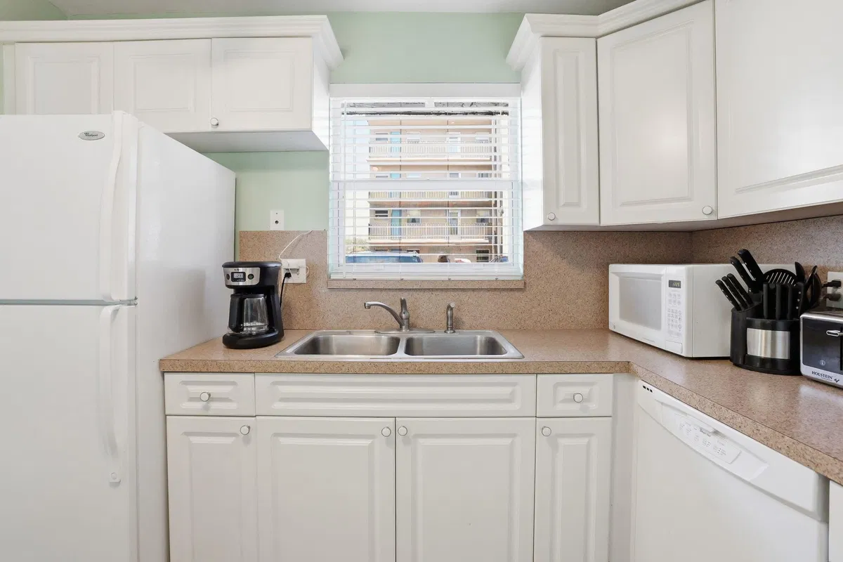 Unit 113 photo 16